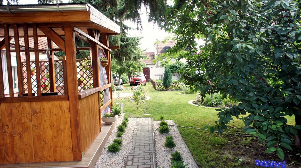 Hajnal Apartman Villa Gyula Exterior photo
