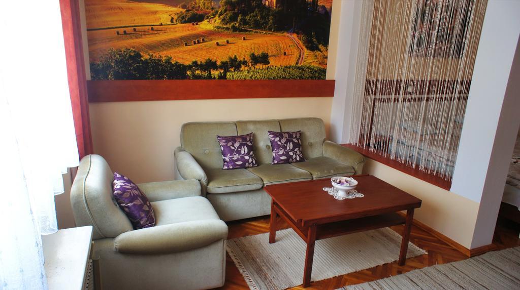 Hajnal Apartman Villa Gyula Exterior photo