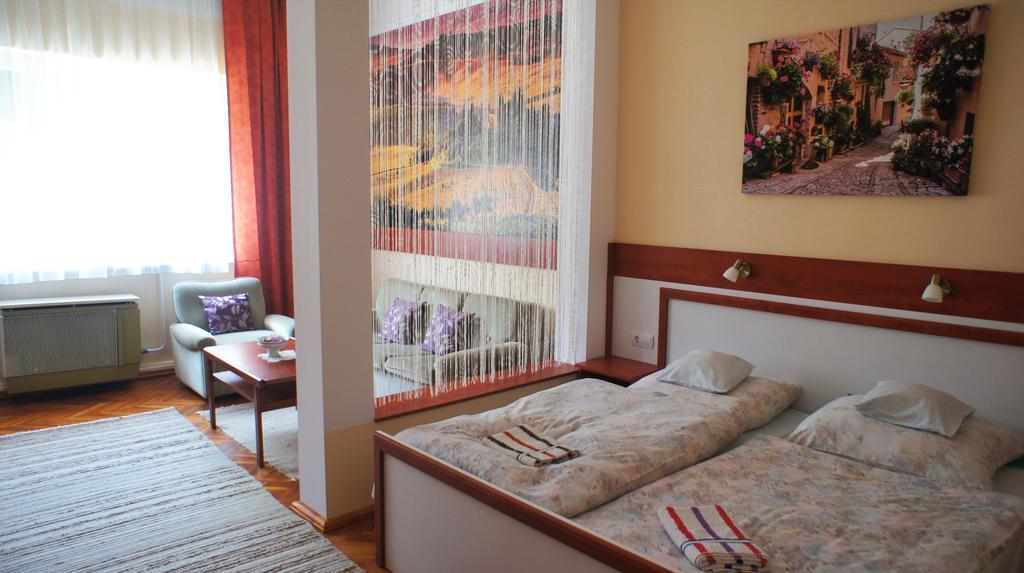 Hajnal Apartman Villa Gyula Exterior photo